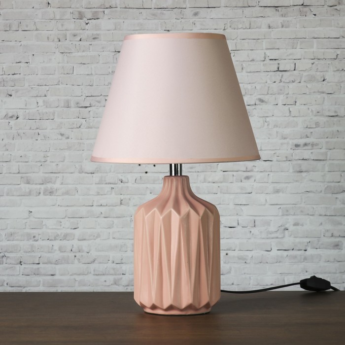 Лампа настольная "Грани" розовый 1x25W E14 20x20x30 см (Изображение 1)