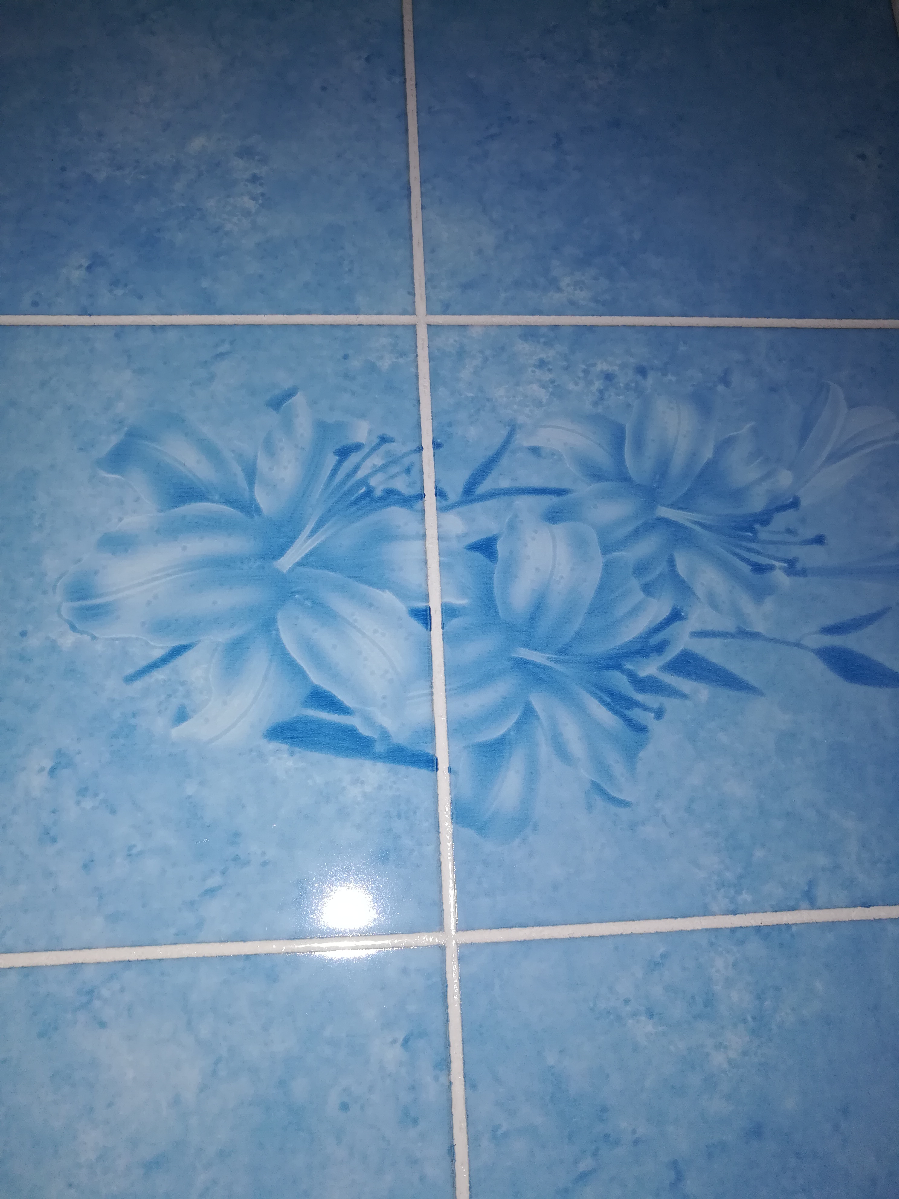 Панель рустованная Лилия голубая (2,44х1,22м 3,2мм) (Изображение 1)