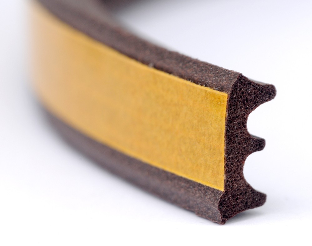 Уплотнитель E-профиль коричневый КИМ-ТЕК одинарная полоска (Изображение 1)