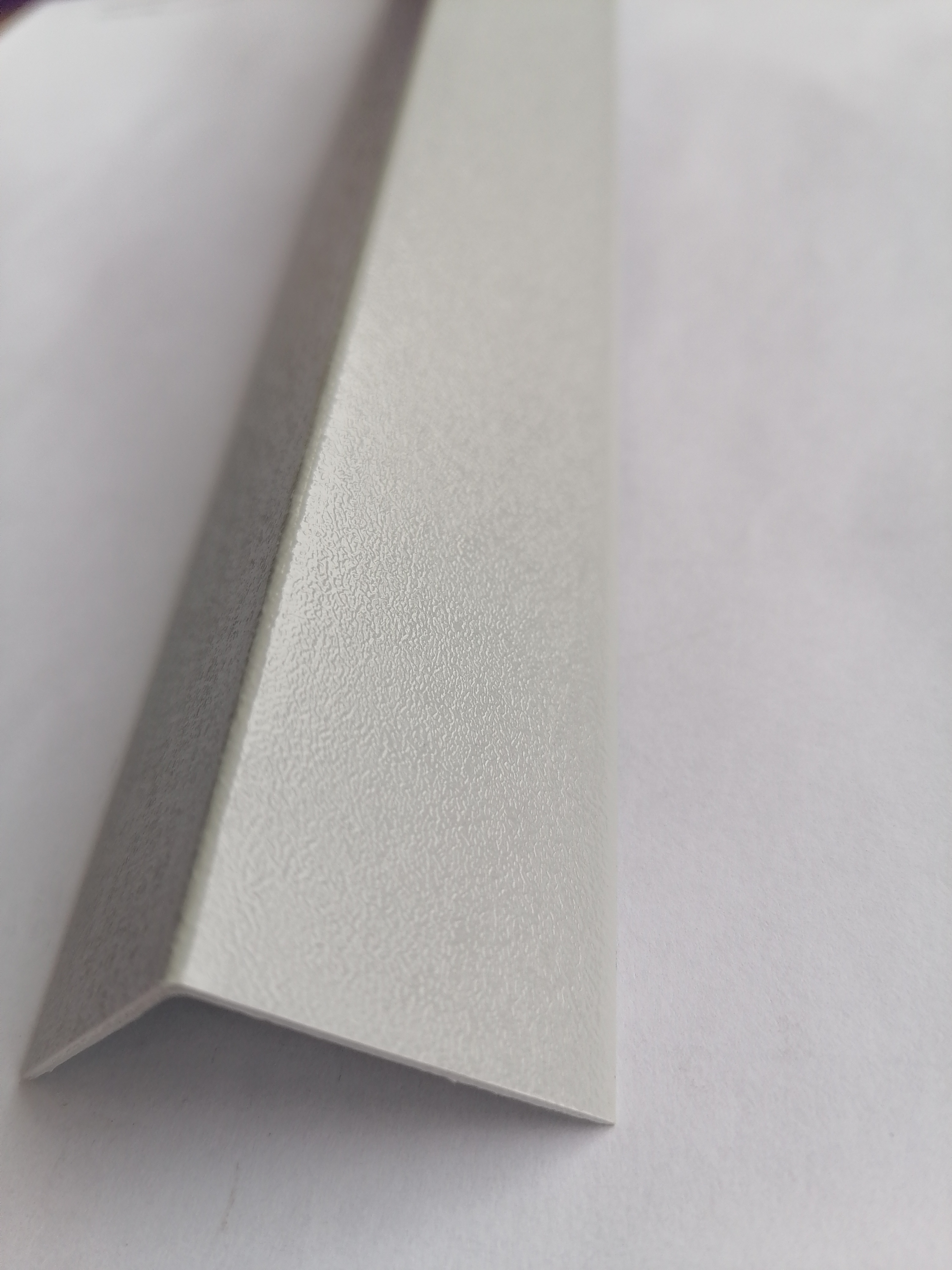 картинка Угол 30х30мм 2,7м "Деконика" Светло-серый / 002 от магазина Евродом