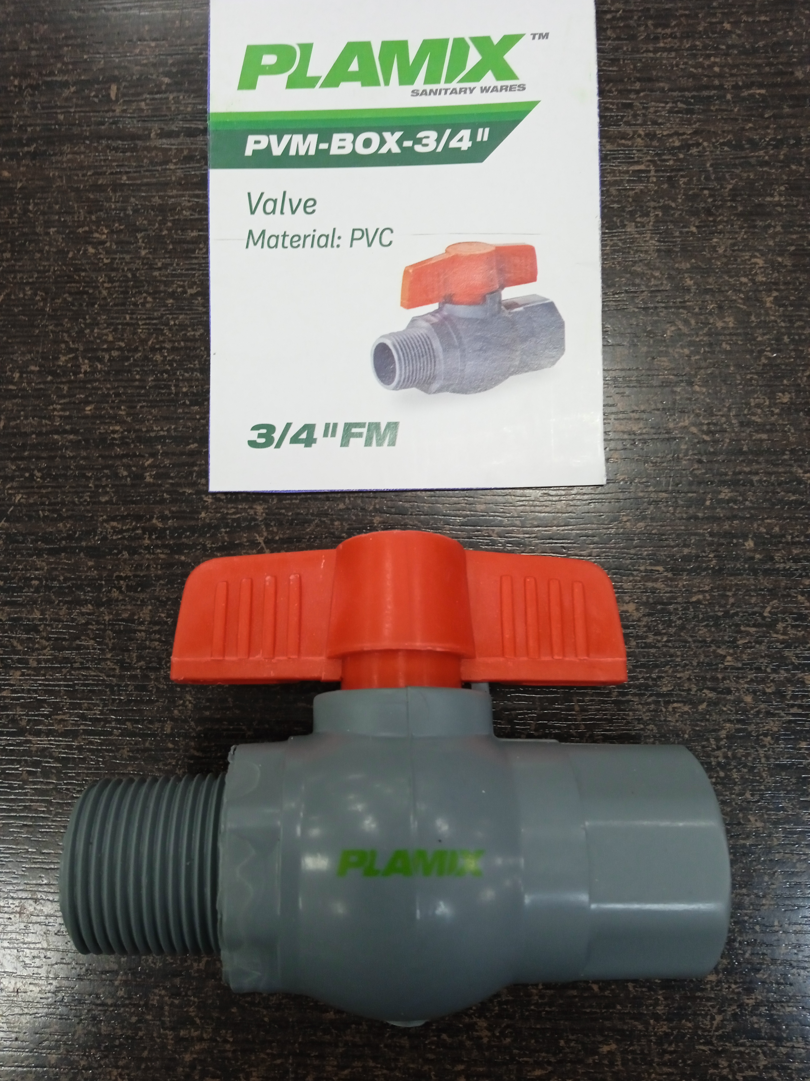 картинка Кран шаровый пластиковый 3/4"  ВН (серый)  PLAMIX  от магазина Евродом