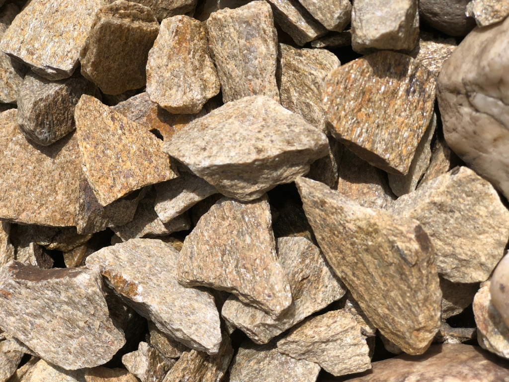 картинка Декоративый щебень "Златолит" ф.20-40 мм, 20кг от магазина Евродом