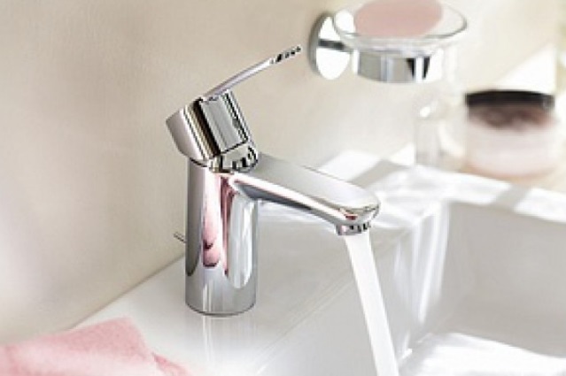 картинка Смеситель GROHE для раковины сливной гарнитур Eurostyle Cosmopolitan 33552002 от магазина Евродом