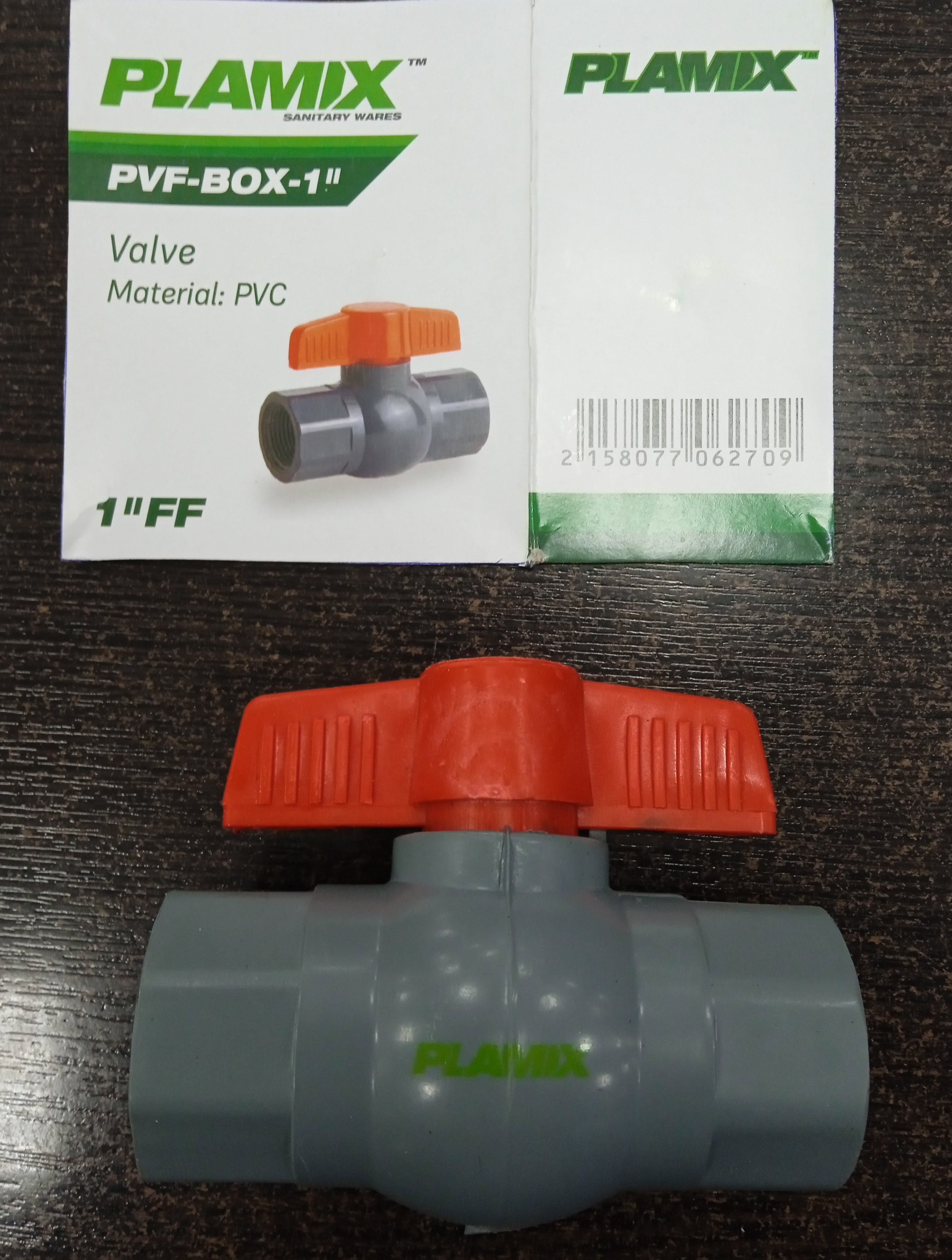 картинка Кран шаровый пластиковый 1"  ВВ (серый)  PLAMIX от магазина Евродом