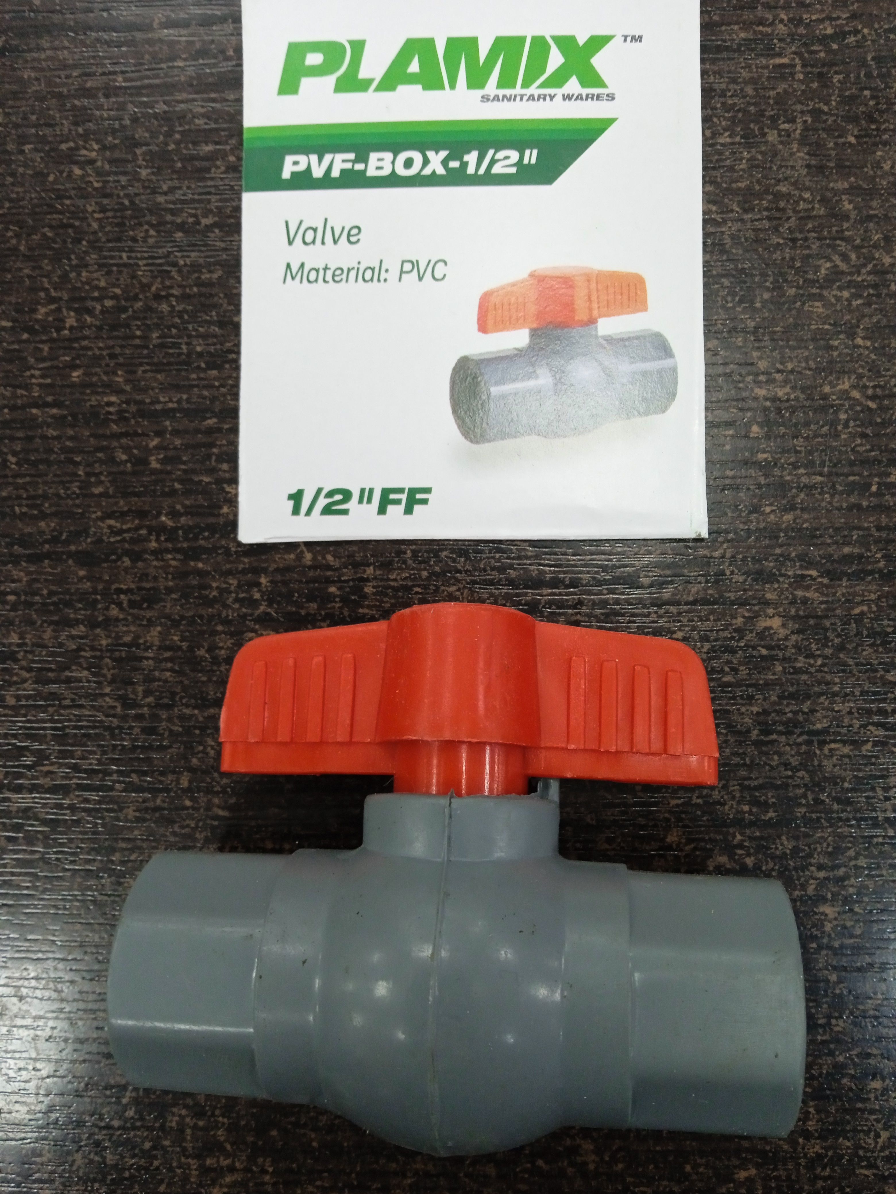 картинка Кран шаровый пластиковый 1/2"  ВВ (серый)  PLAMIX  от магазина Евродом