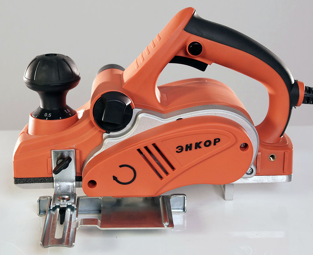 картинка Рубанок эл РЭ-1200/110Э +подставка от магазина Евродом