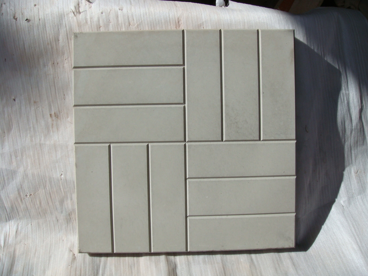 картинка Плитка шахматка 50х50 (4 шт/ 0,25 м2) серая от магазина Евродом